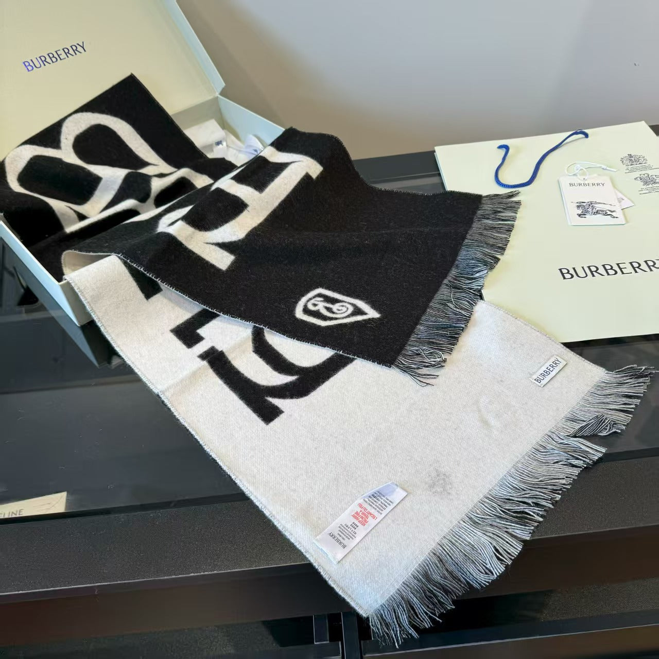 New double-sided two tone scarf