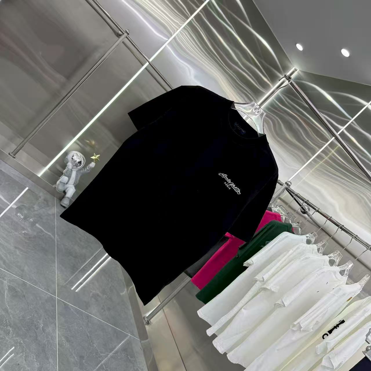 New round neck short sleeved T-shirt