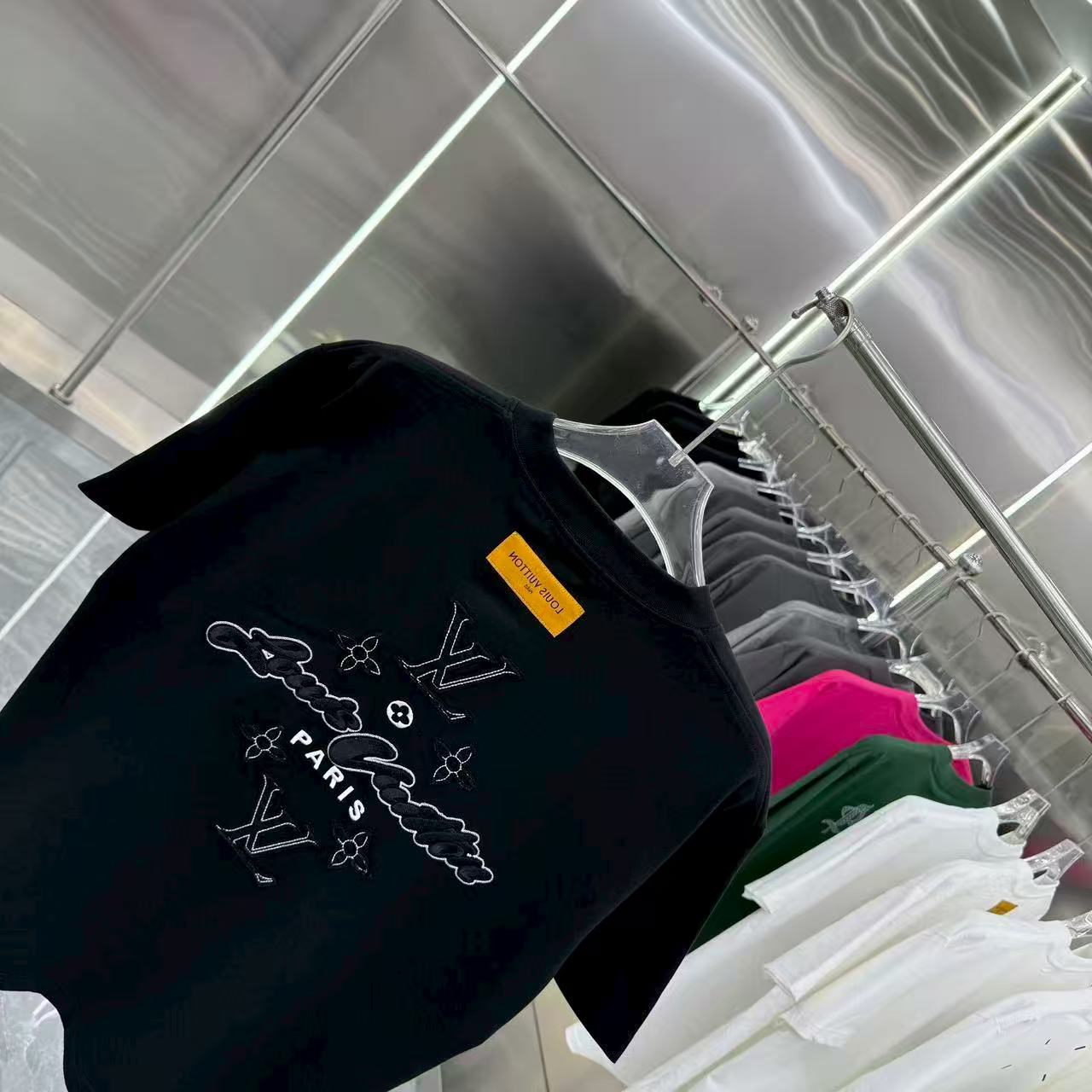 New round neck short sleeved T-shirt