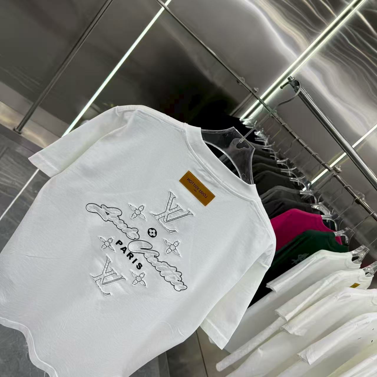 New round neck short sleeved T-shirt