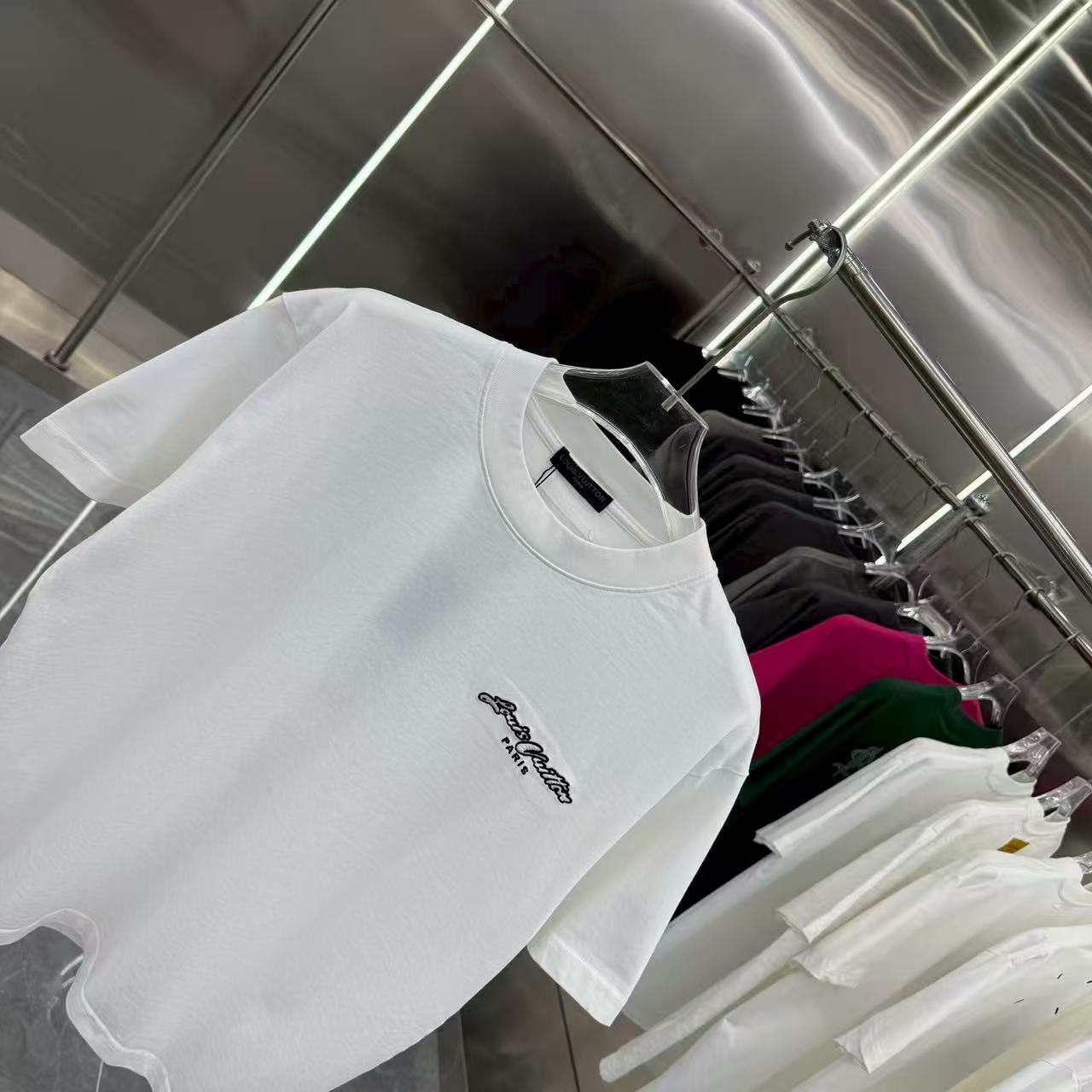 New round neck short sleeved T-shirt