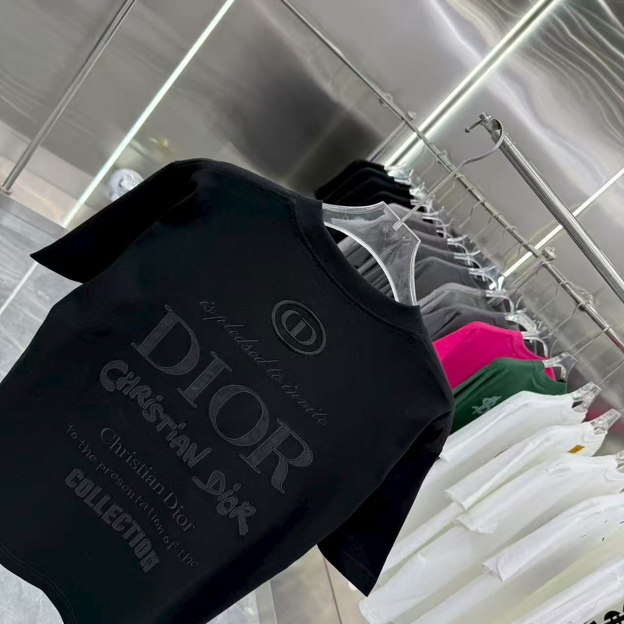 New round neck short sleeved T-shirt