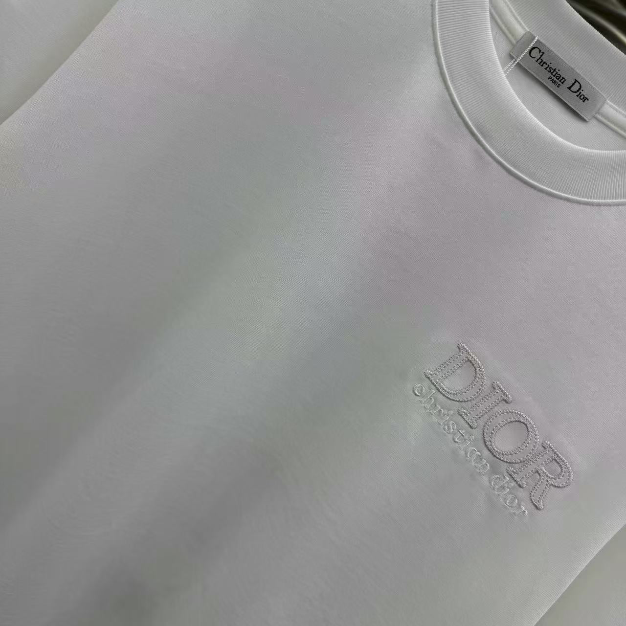 New round neck short sleeved T-shirt