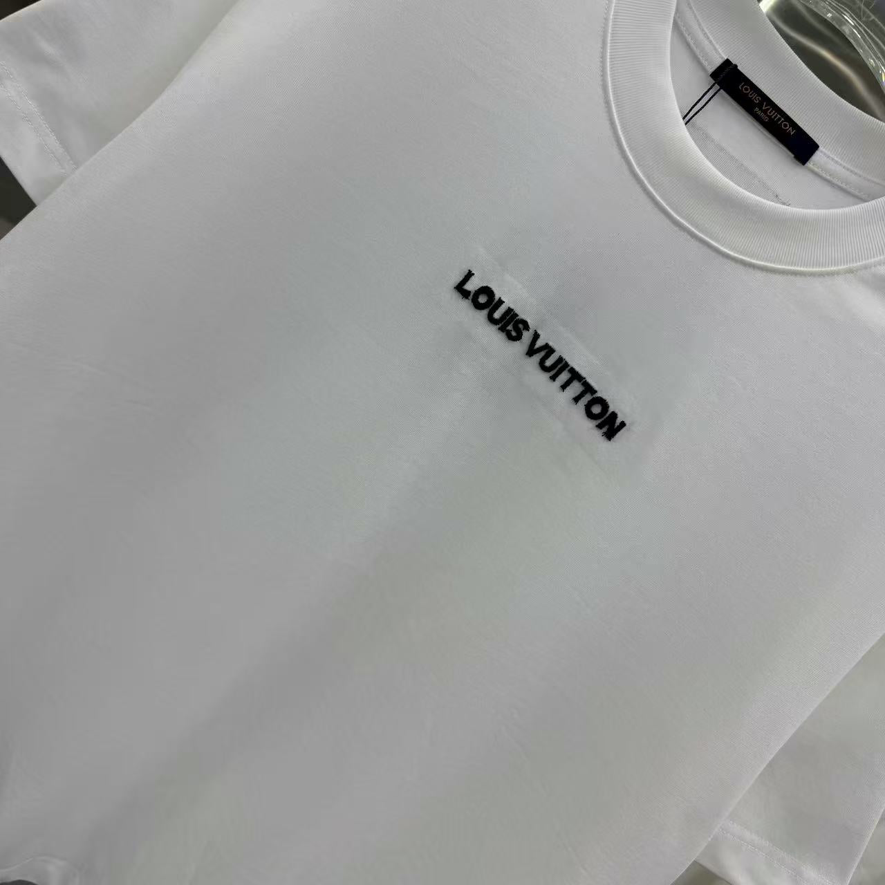 New round neck short sleeved T-shirt