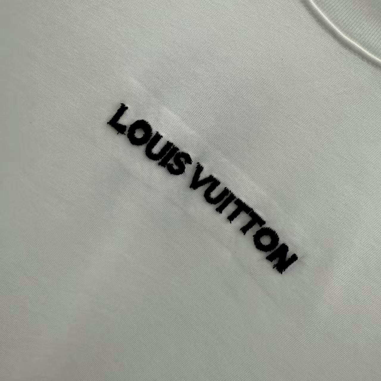 New round neck short sleeved T-shirt