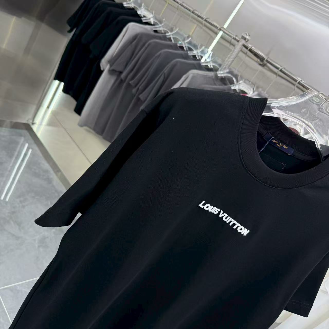 New round neck short sleeved T-shirt