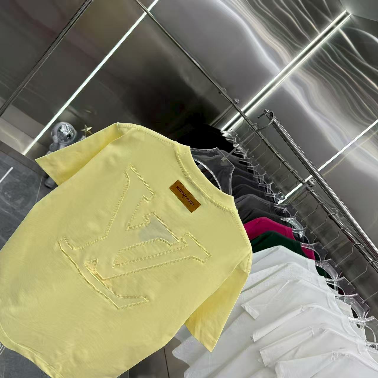 New decal short sleeved T-shirt