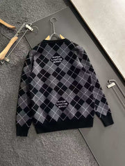 New round neck long sleeved sweater