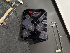 New round neck long sleeved sweater