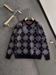 New round neck long sleeved sweater
