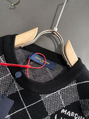 New round neck long sleeved sweater
