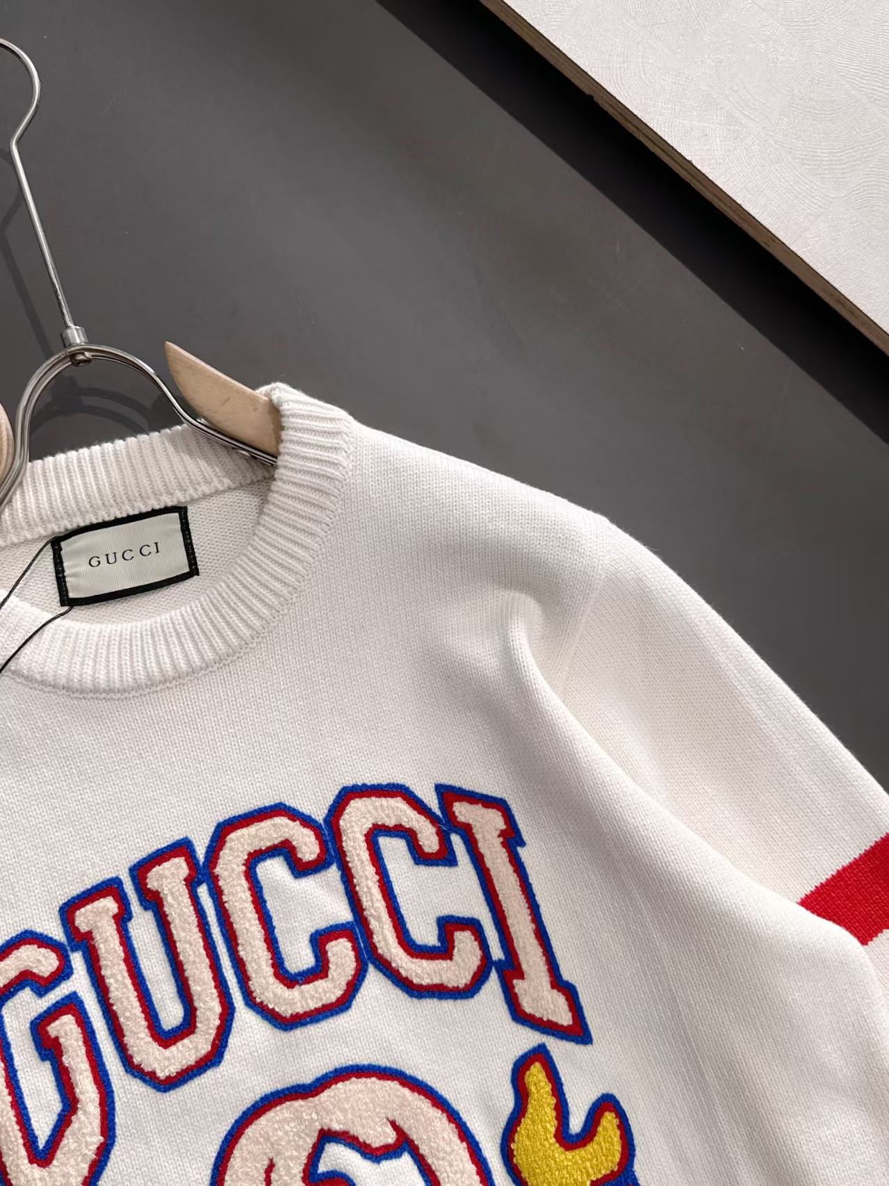 New towel embroidered long sleeved sweater