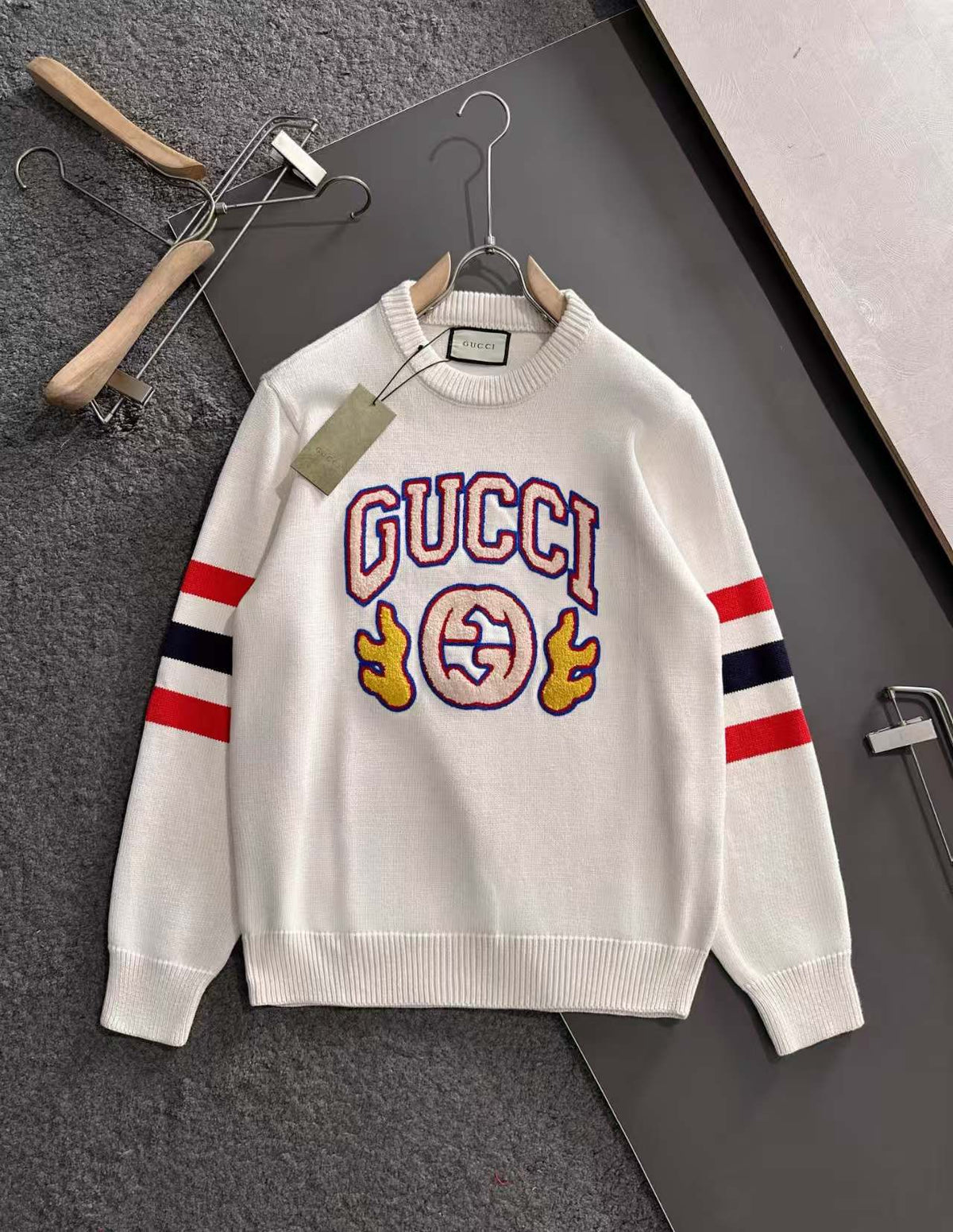 New towel embroidered long sleeved sweater