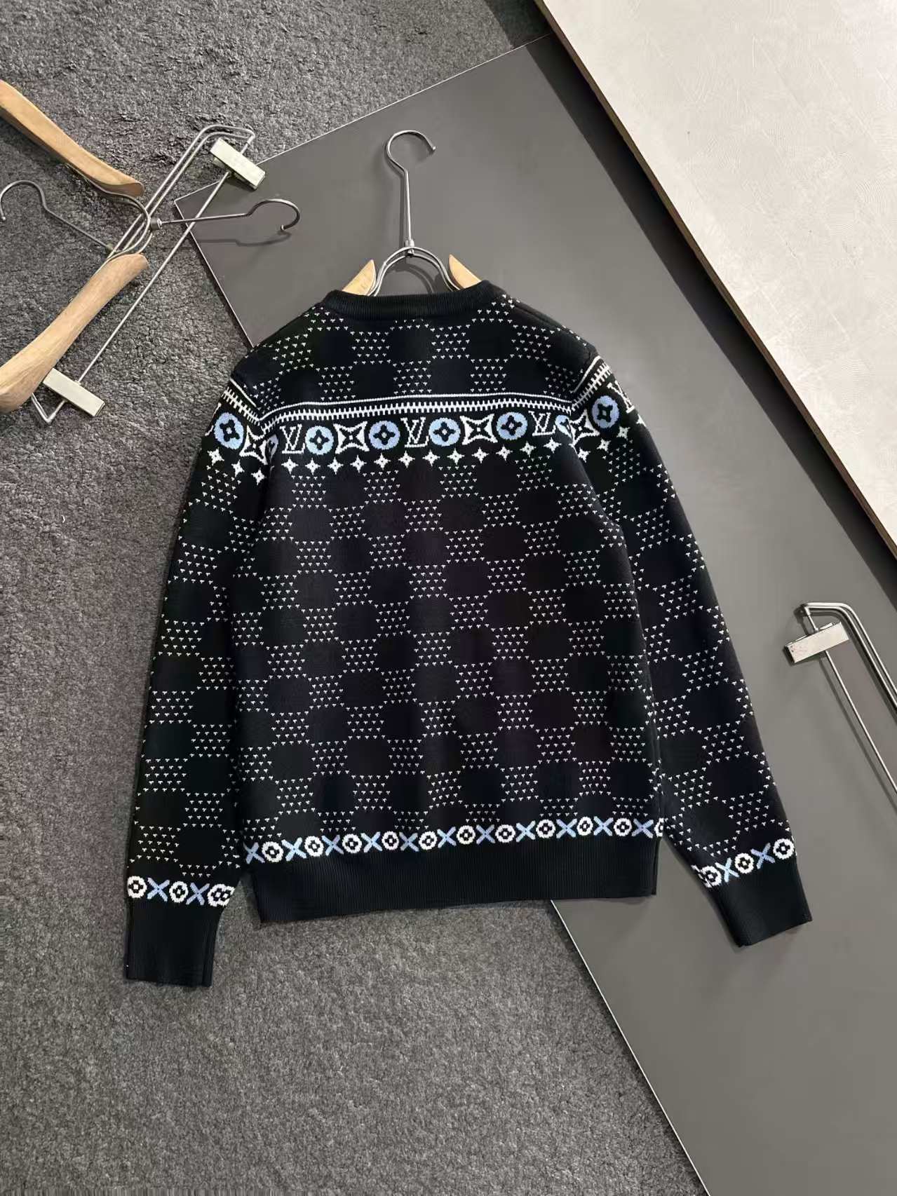 New fully printed long sleeved sweater