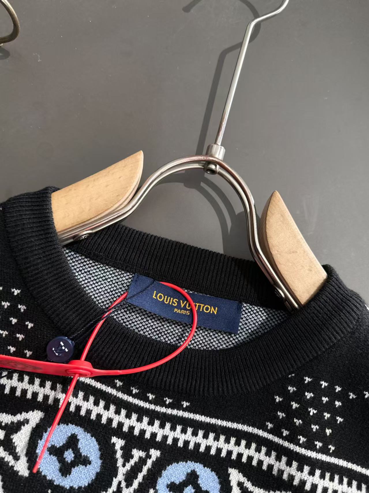 New fully printed long sleeved sweater