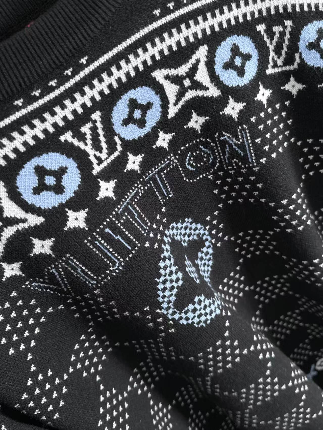 New fully printed long sleeved sweater