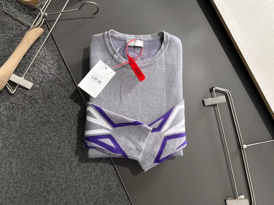 New long sleeved round neck sweater
