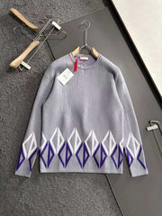 New long sleeved round neck sweater