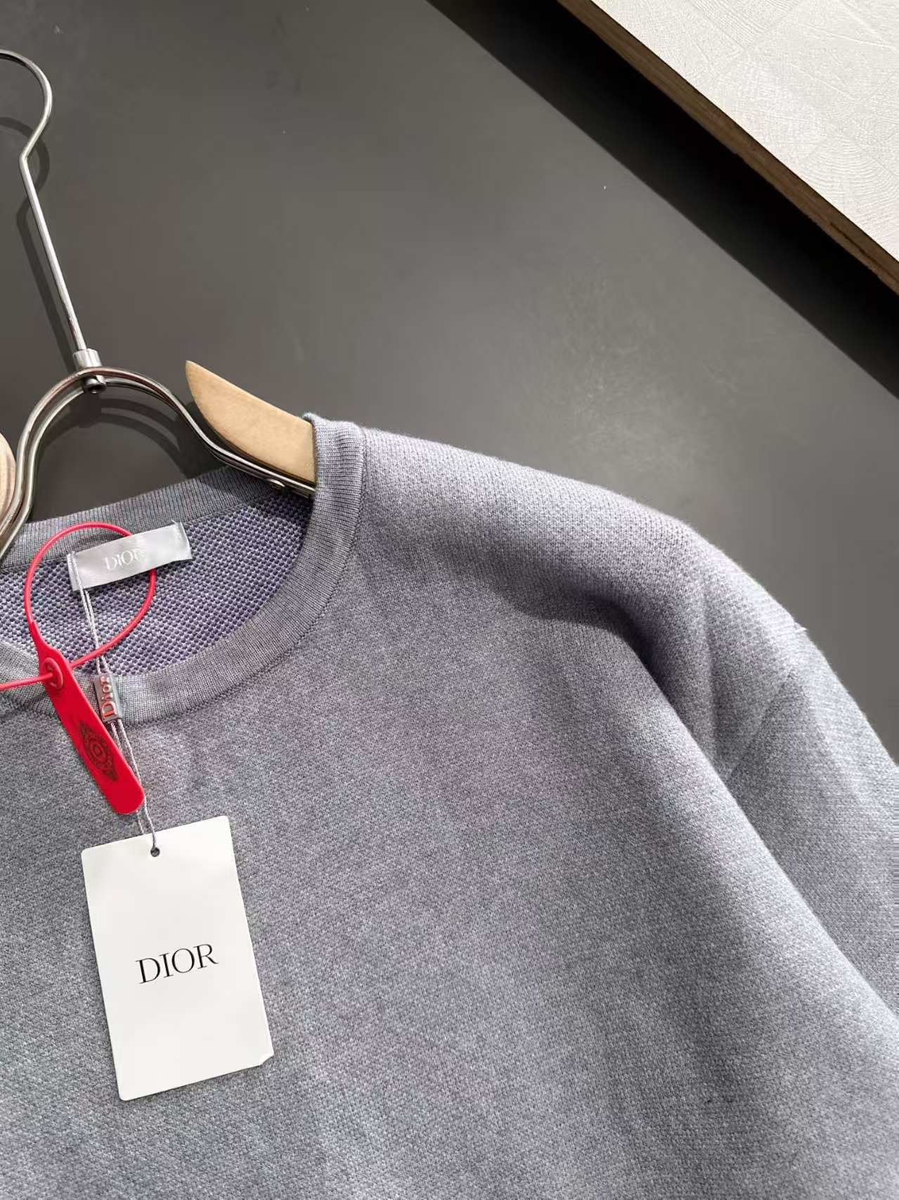 New long sleeved round neck sweater