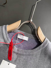 New long sleeved round neck sweater