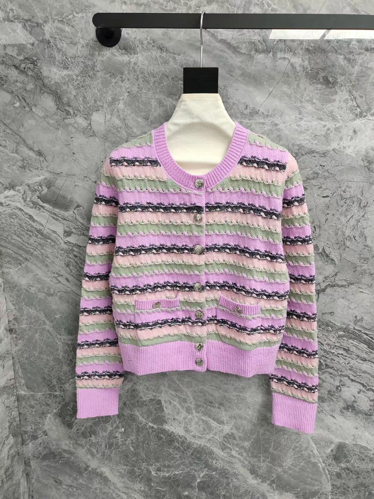 New V-neck Knitted Cardigan