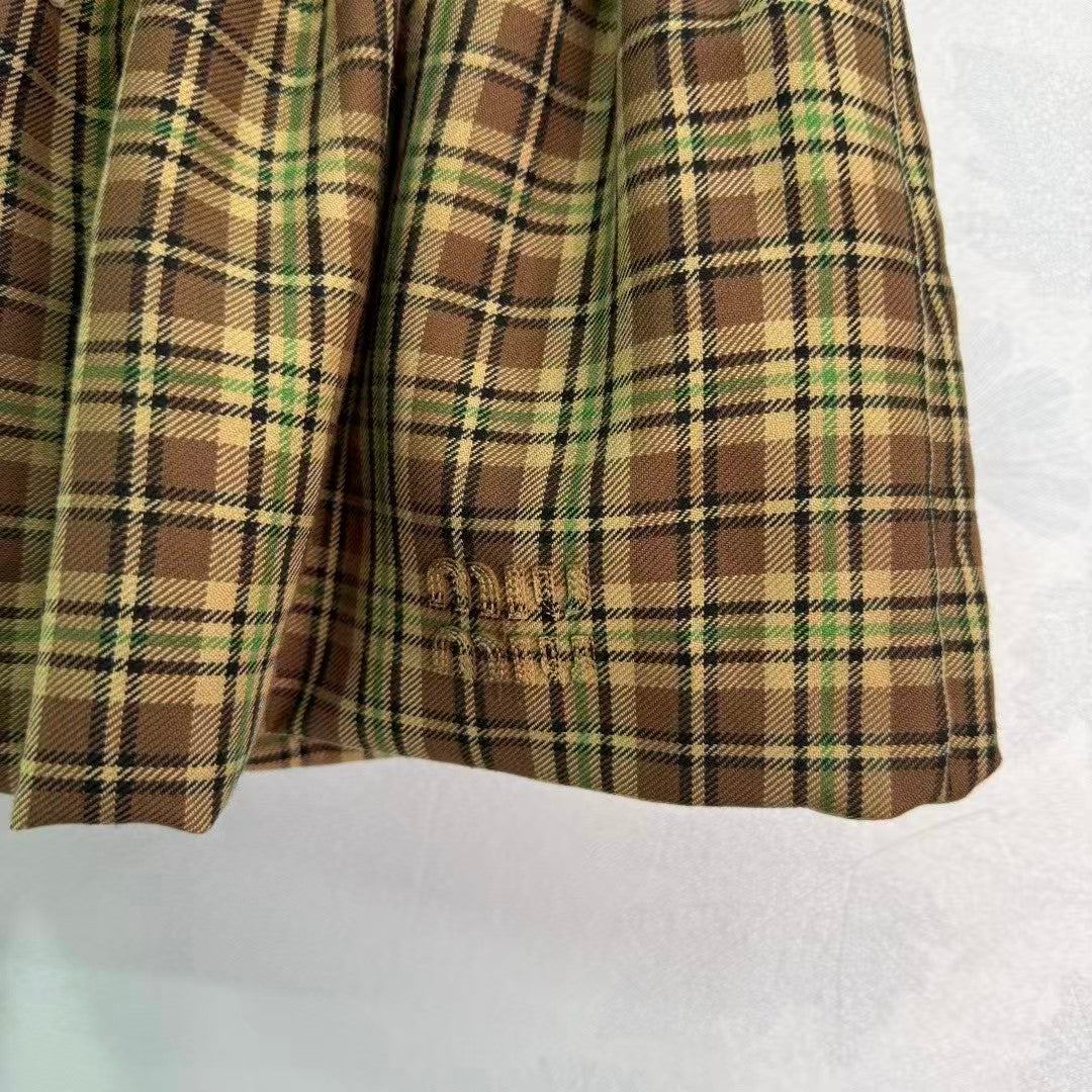 New style fluffy short skirt