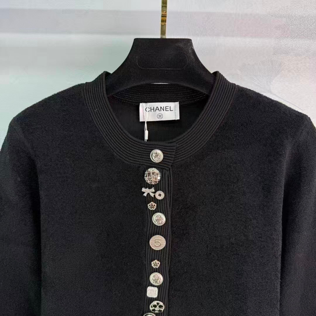 New round neck knitted item