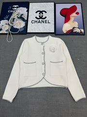 New long sleeved knitted cardigan