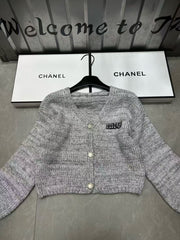New long sleeved knitted sweater