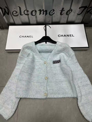 New long sleeved knitted sweater