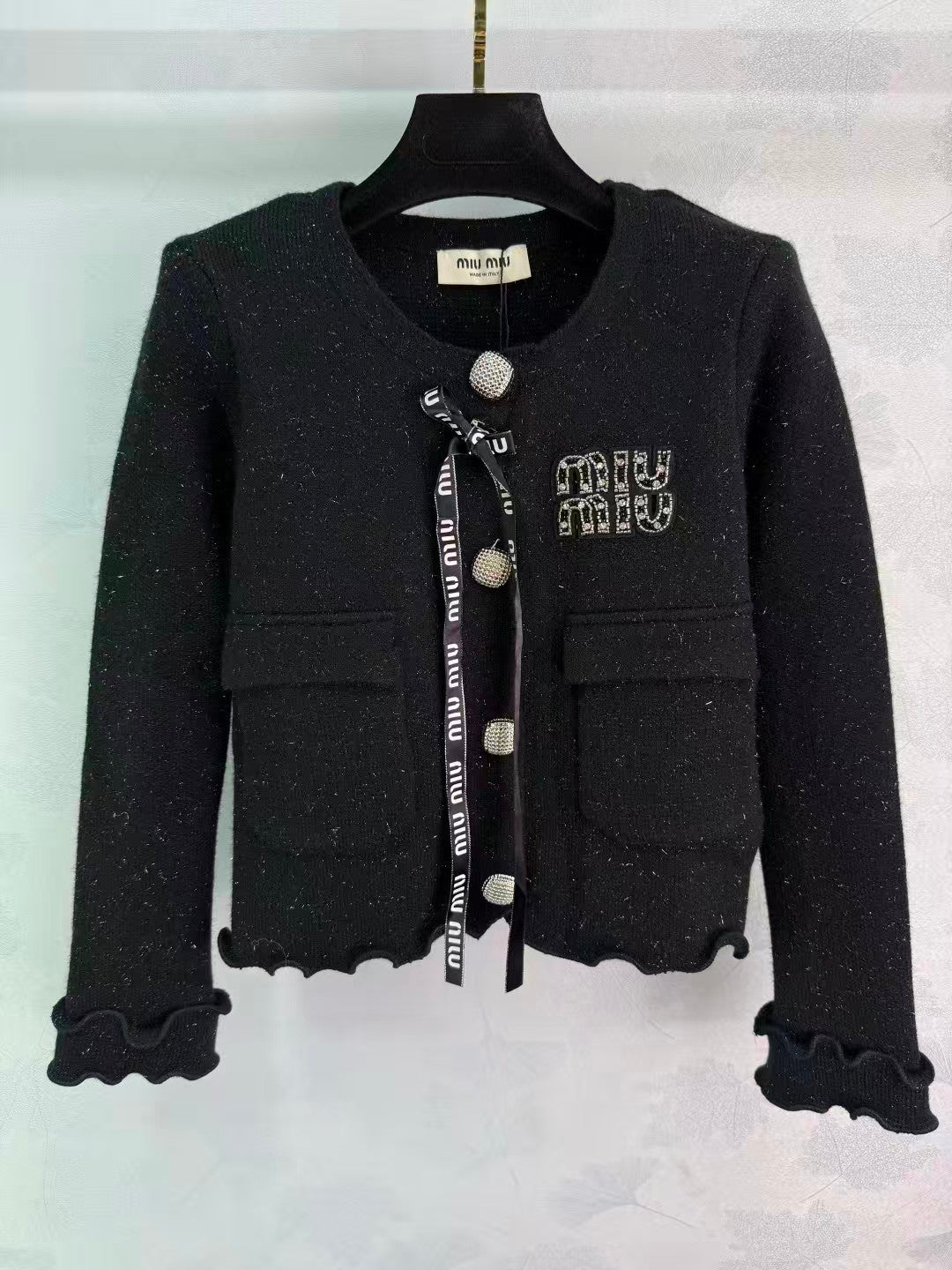 New round neck long sleeved cardigan