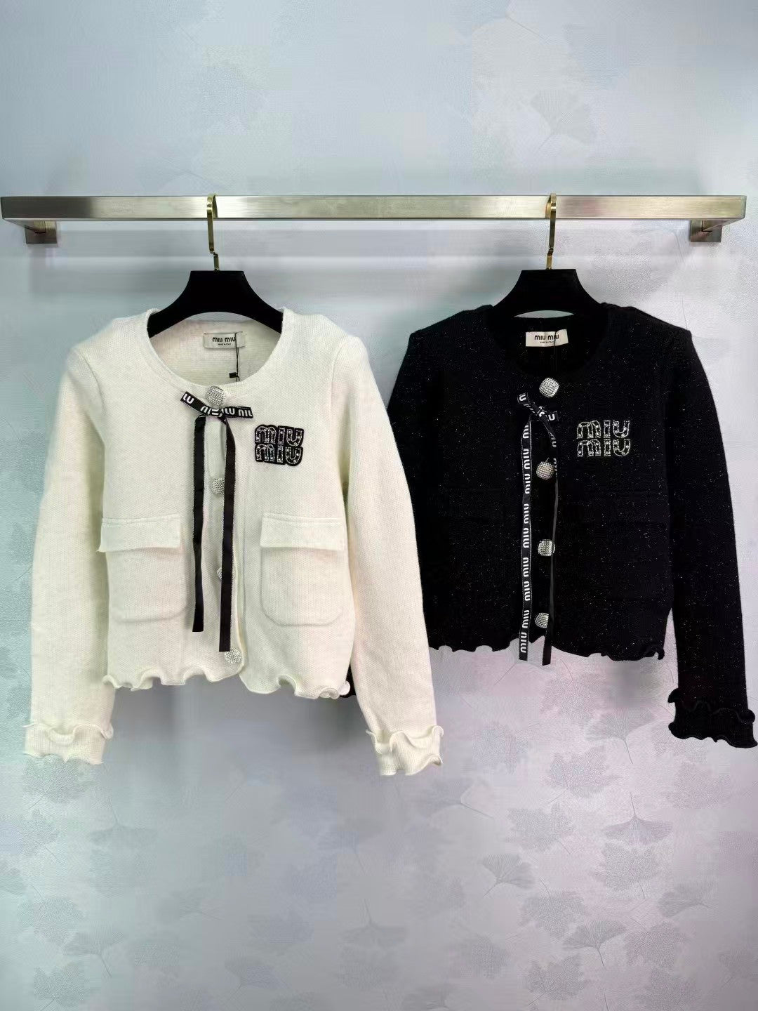 New round neck long sleeved cardigan