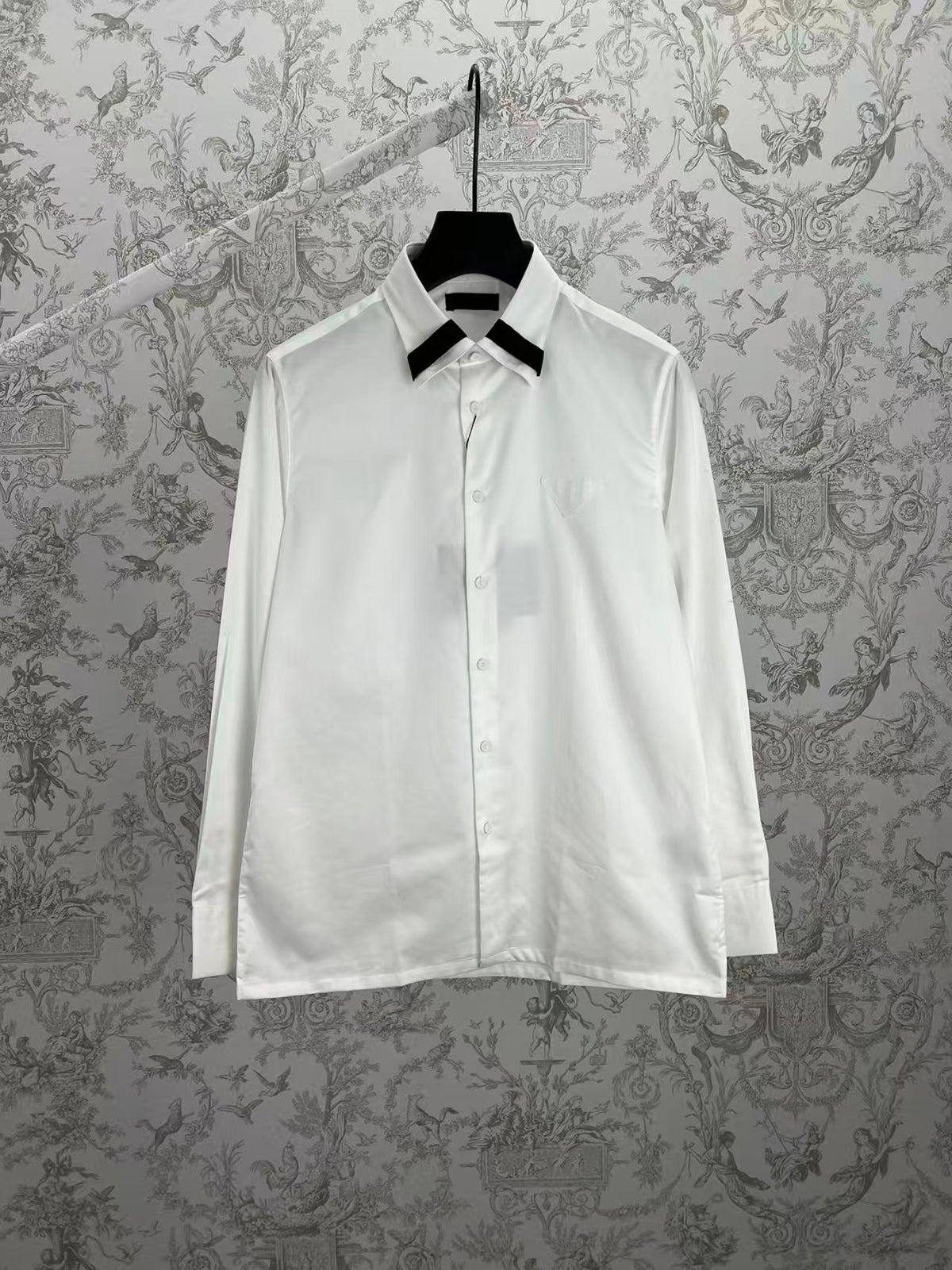 New casual long sleeved shirt