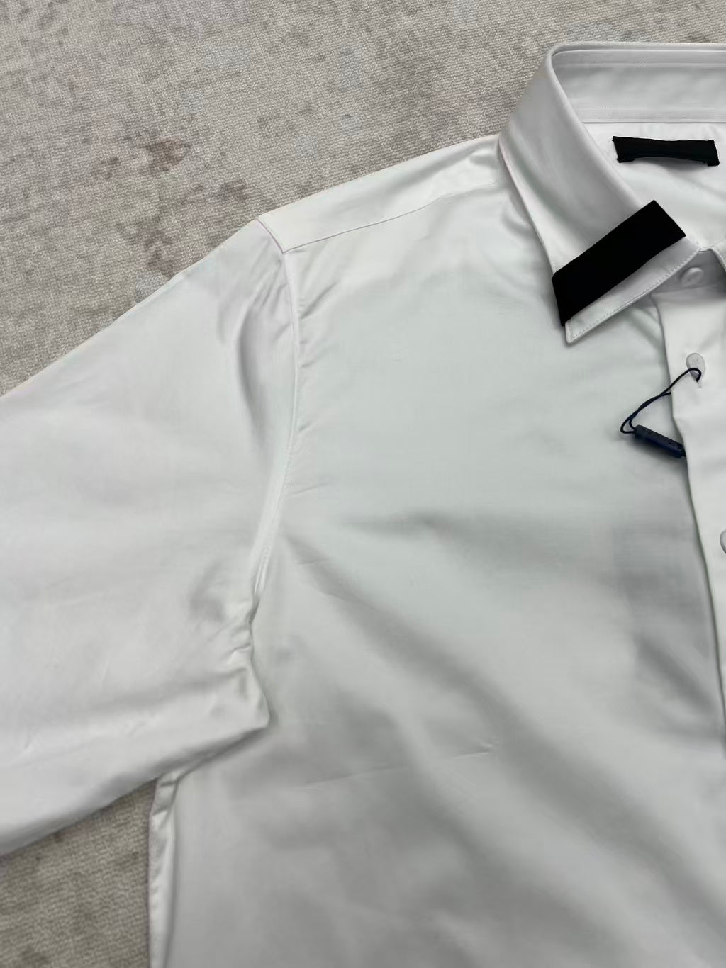 New casual long sleeved shirt