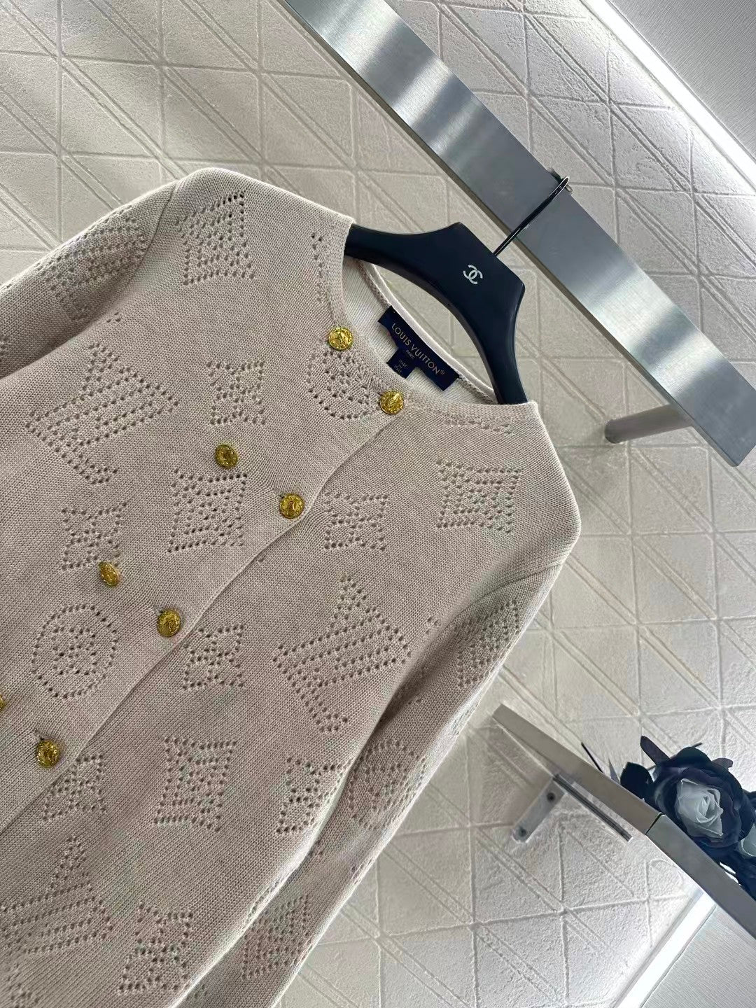 New hollowed out knitted cardigan