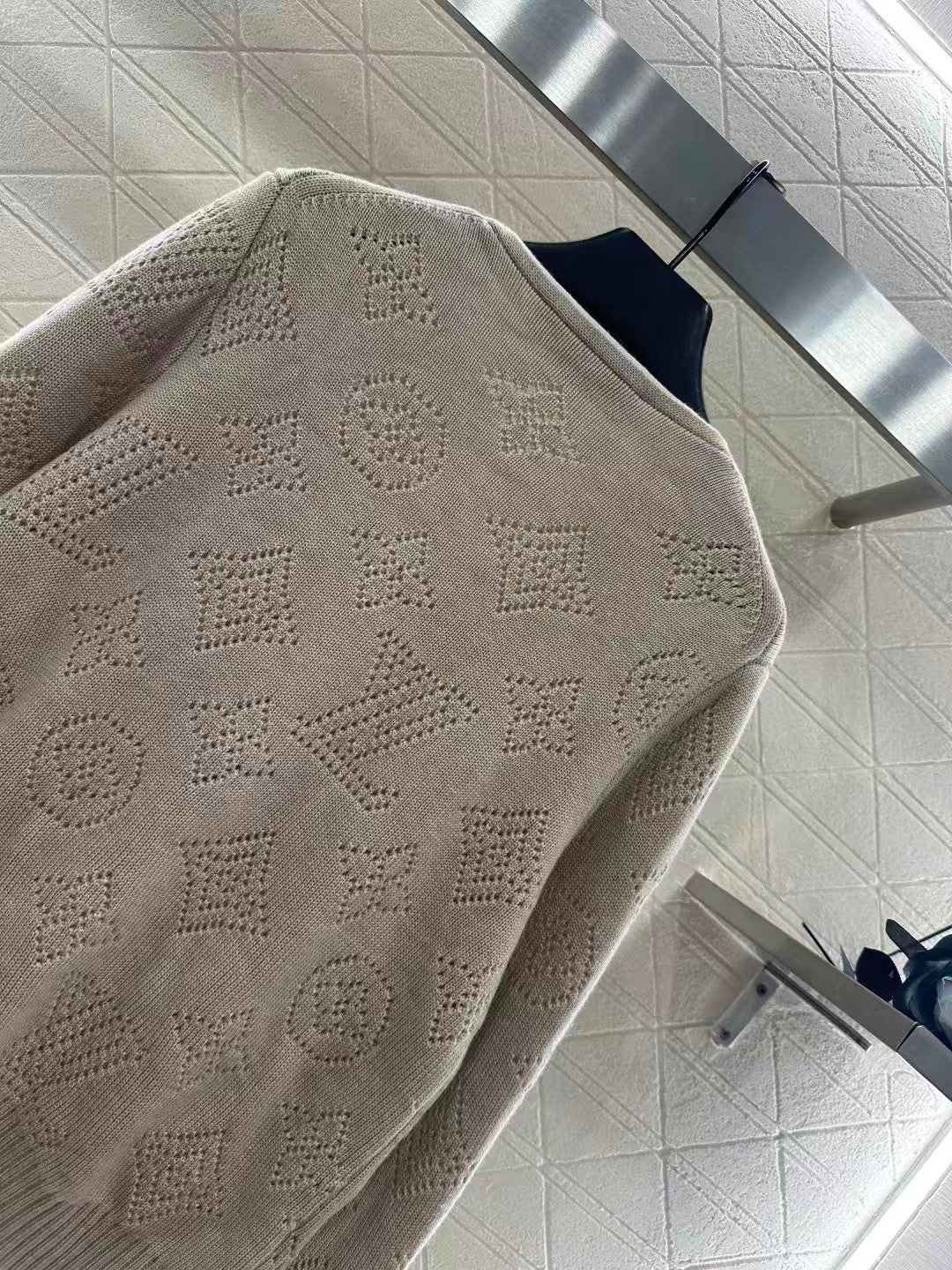 New hollowed out knitted cardigan