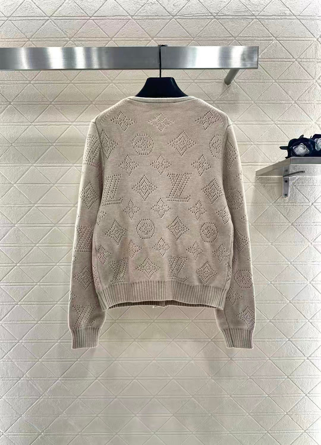 New hollowed out knitted cardigan