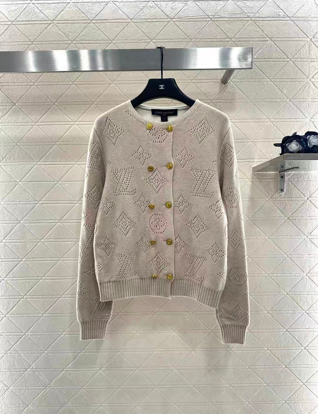 New hollowed out knitted cardigan