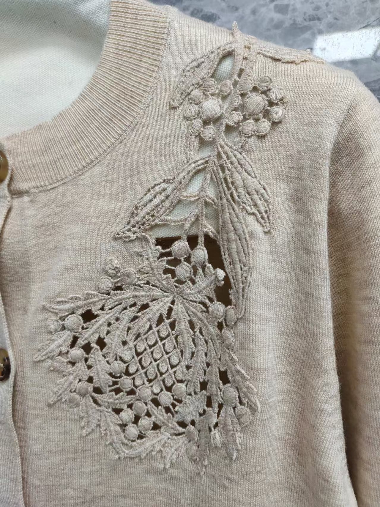 New embroidered knitted long sleeved cardigan