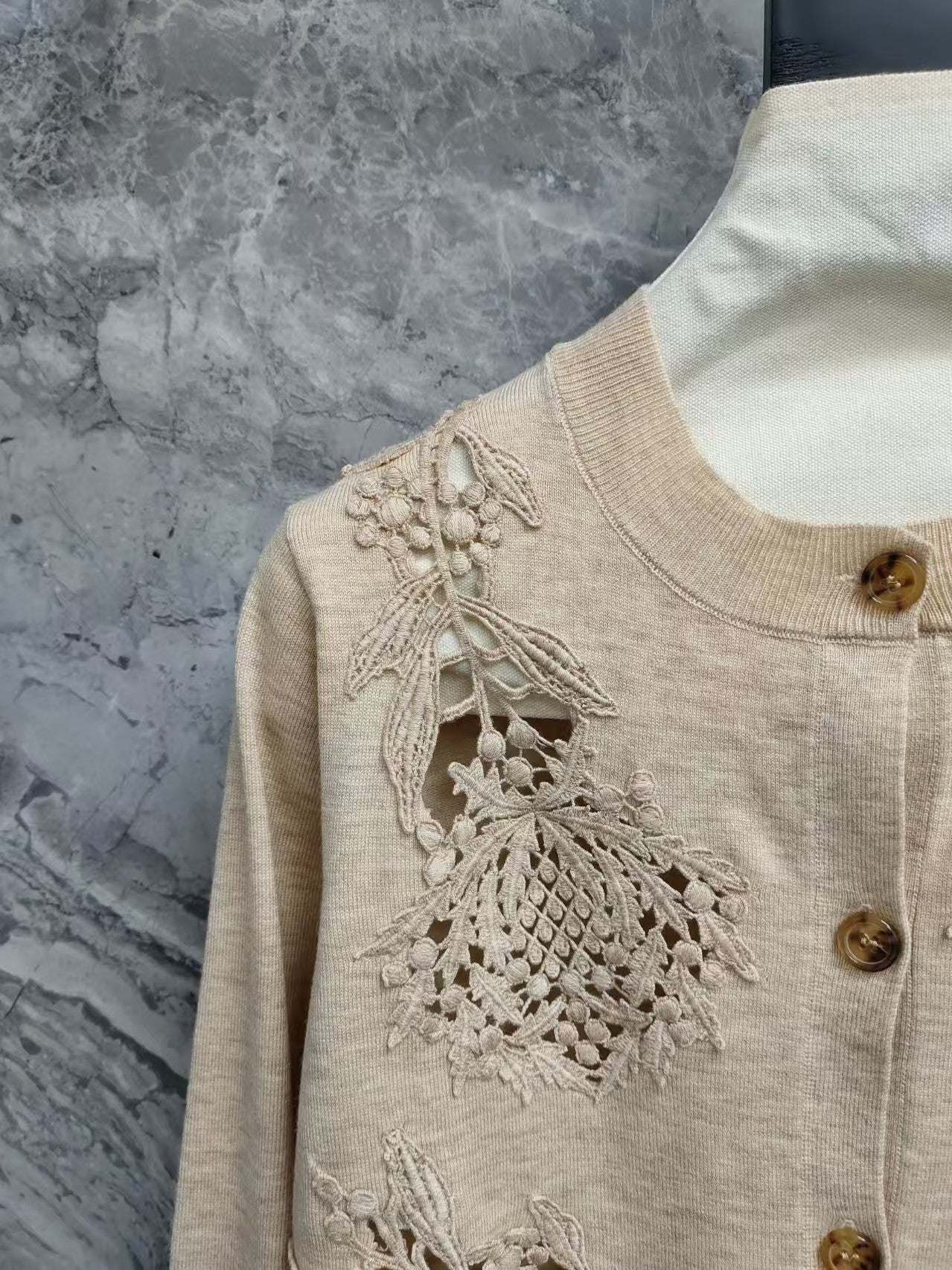 New embroidered knitted long sleeved cardigan