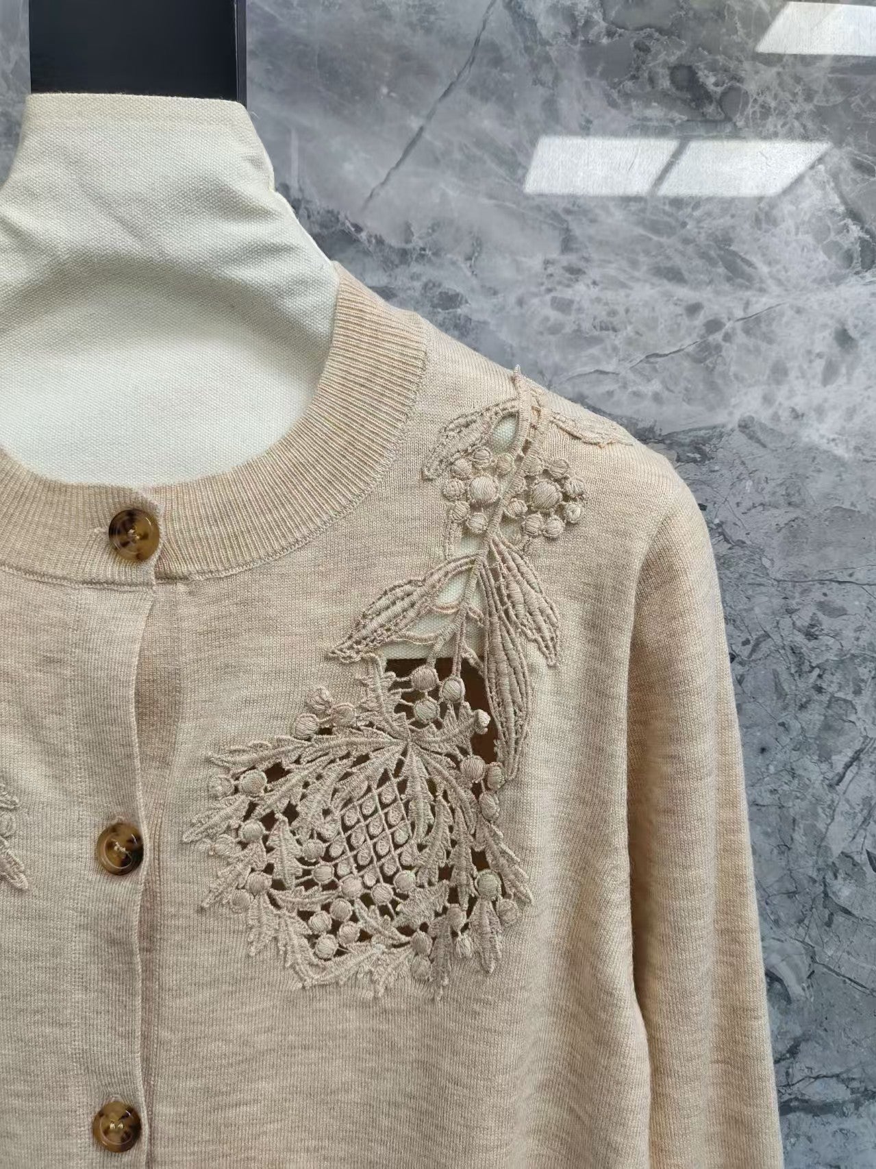 New embroidered knitted long sleeved cardigan