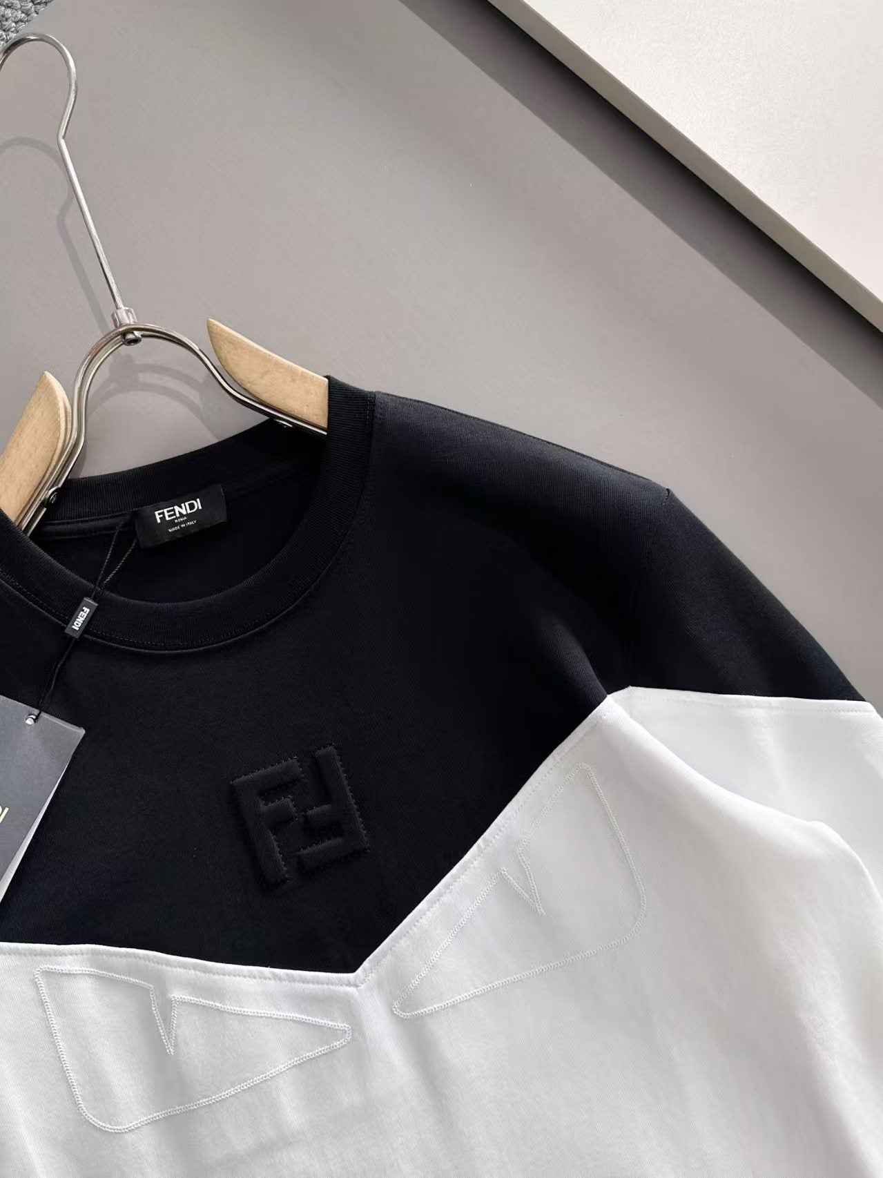 New patchwork embroidered long sleeved t-shirt