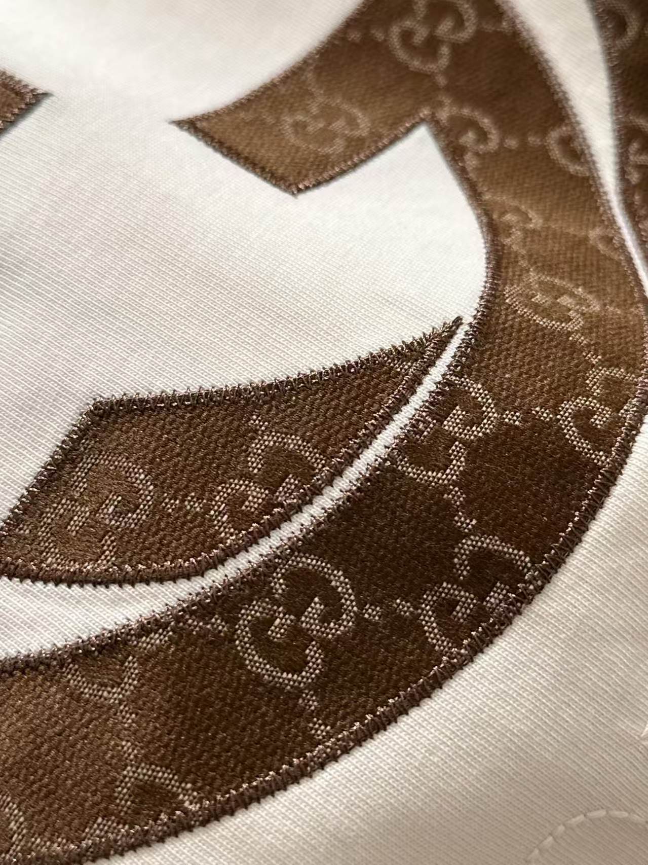 New adhesive letter long sleeved T-shirt