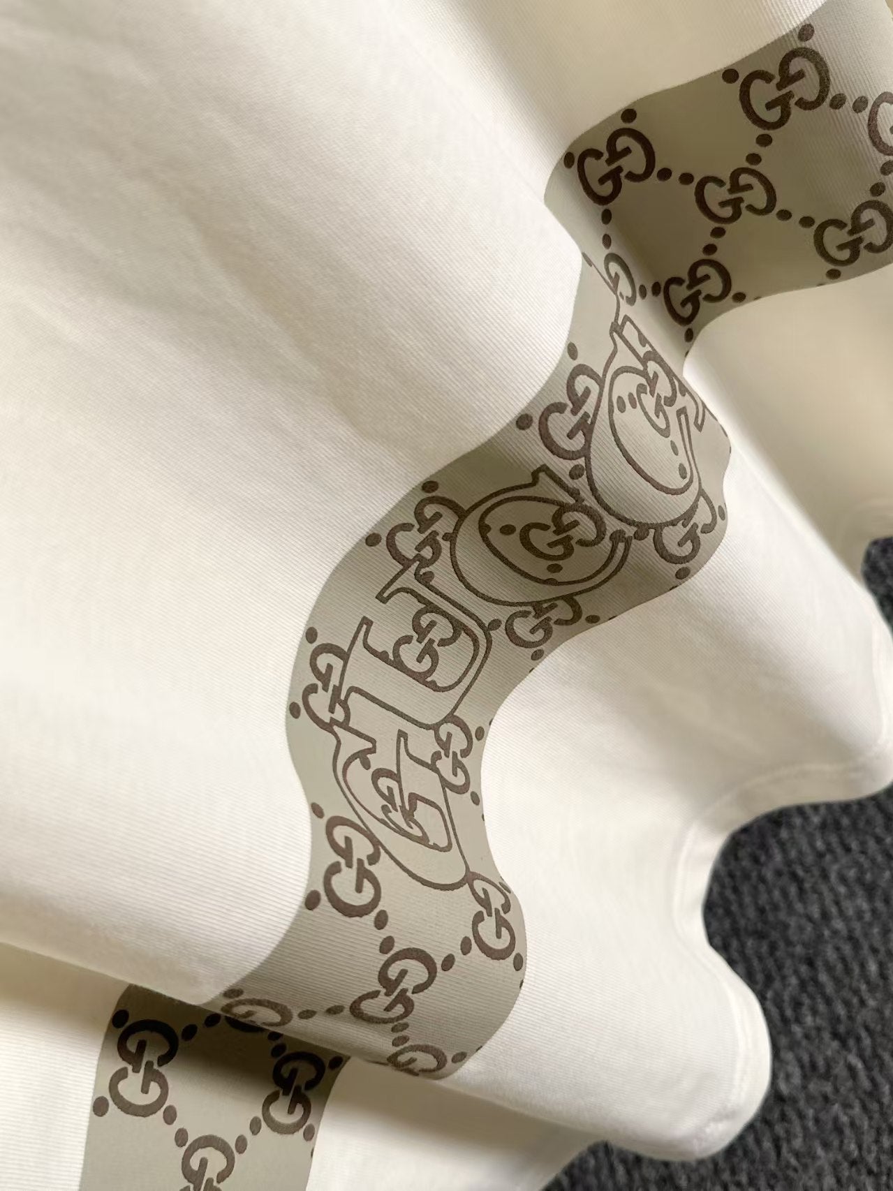 New adhesive letter long sleeved T-shirt