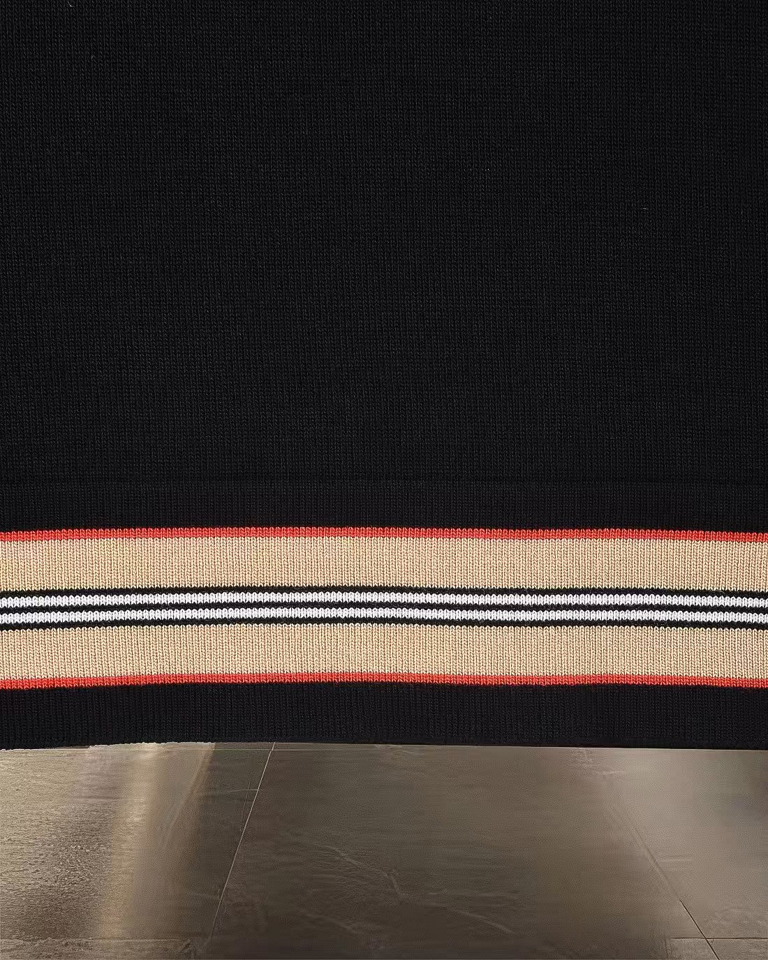 New striped knitted casual short sleeved T-shirt