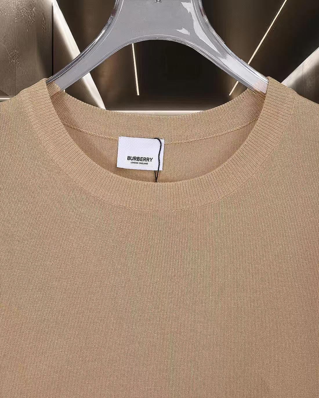 New striped knitted casual short sleeved T-shirt