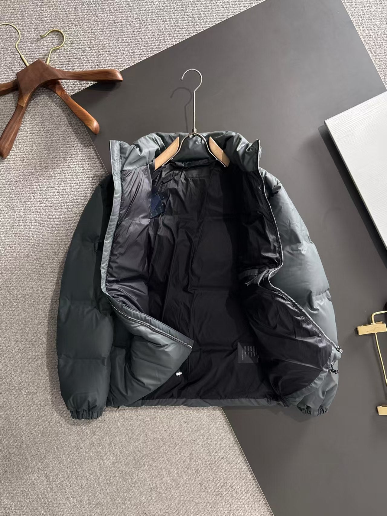 New pocket style coated down jacket