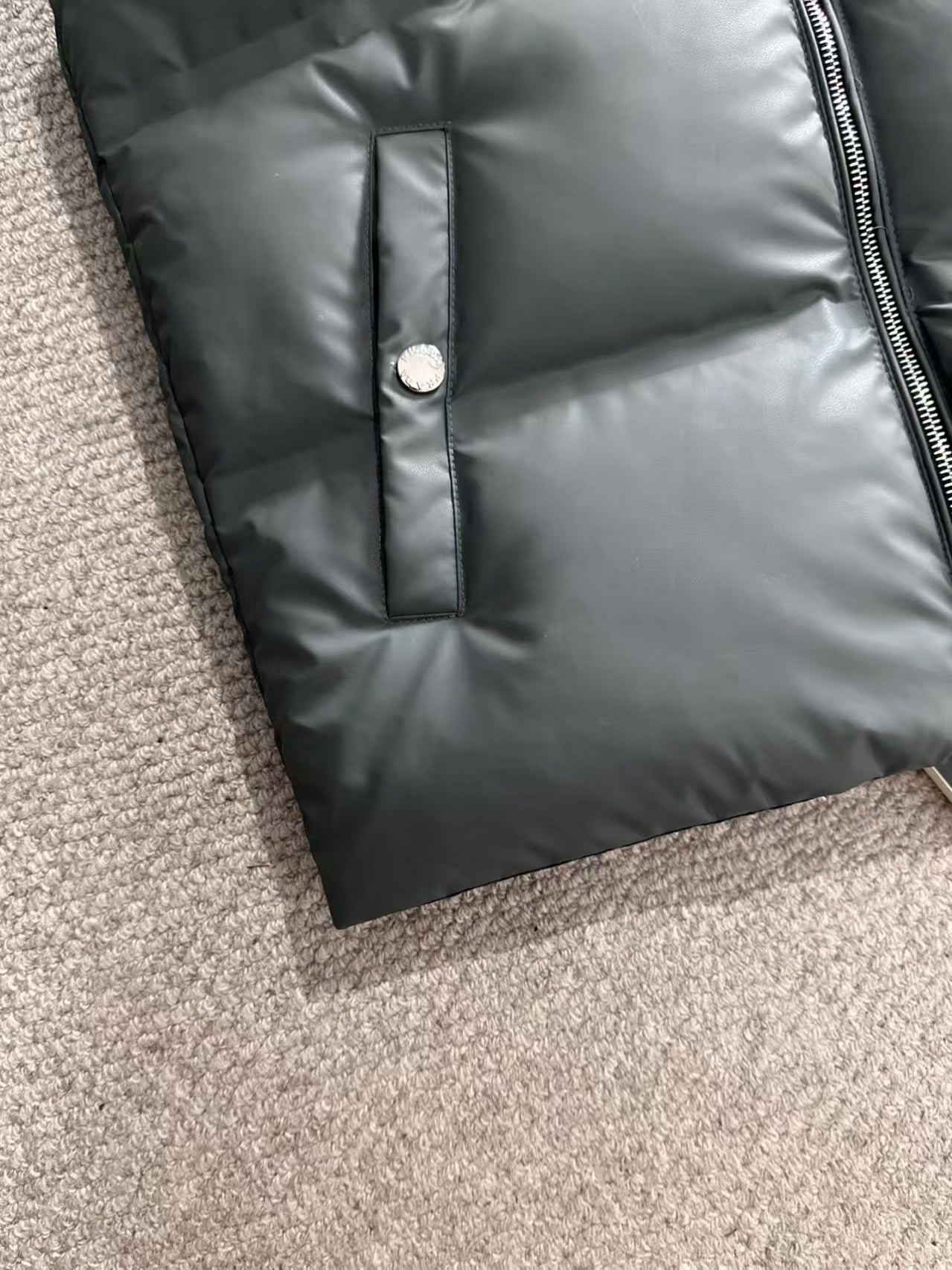 New pocket style coated down jacket