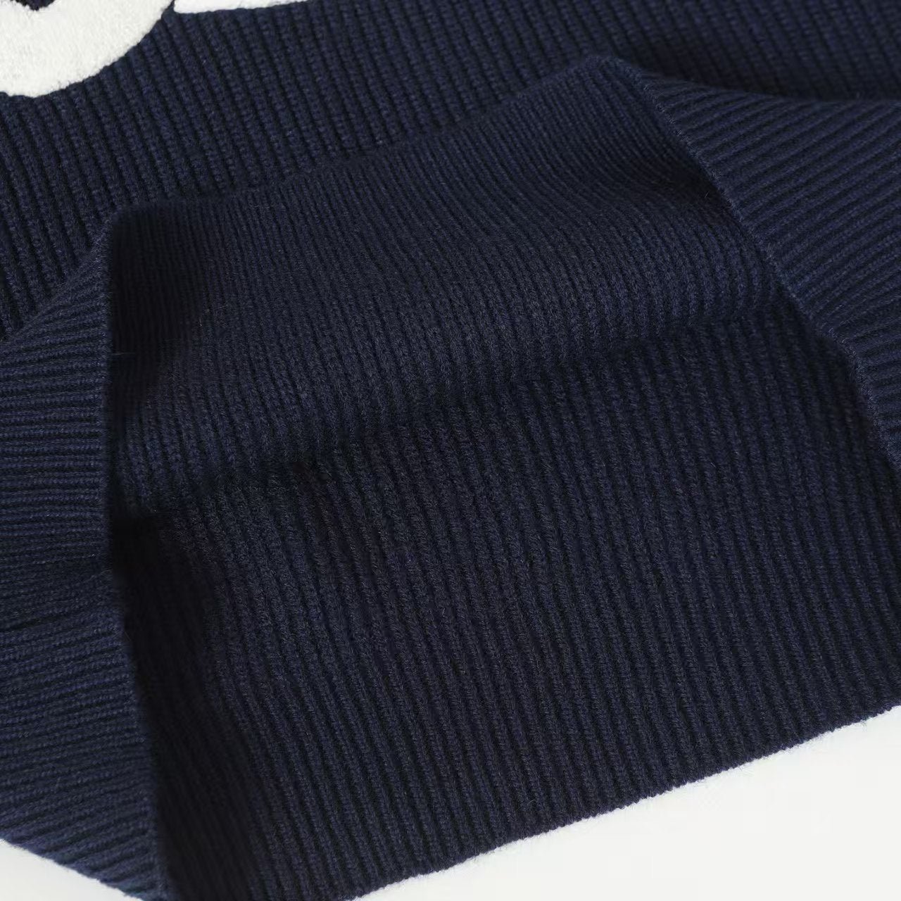 New towel embroidered sweater