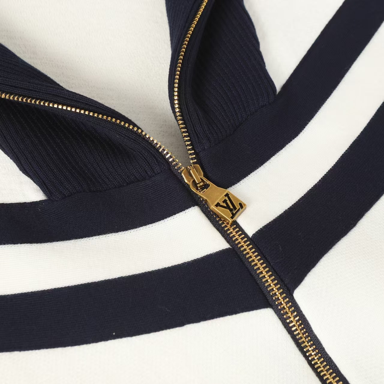 New striped contrasting stand up collar sweater